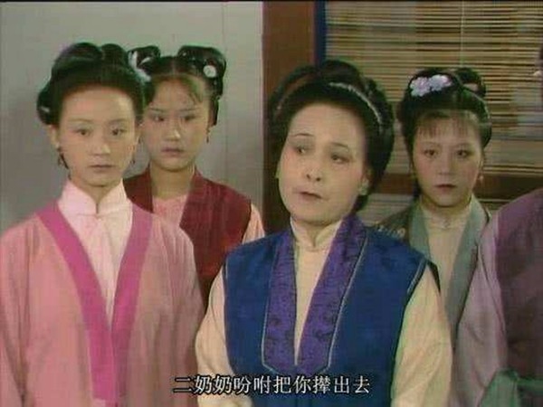 红楼梦|红楼梦里这个妇人非常精明，却偏偏装聋作哑，连王熙凤都被骗了