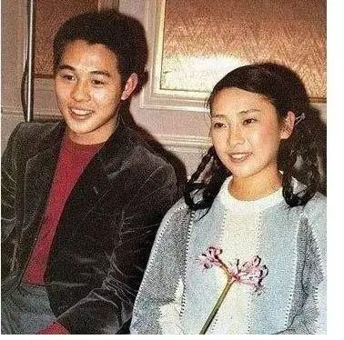 李连杰|李连杰将20亿财产交给利智控管，自称愧对前妻，网友：真是矫情