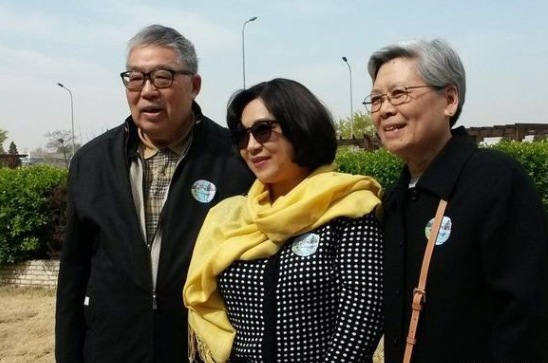 李连杰|李连杰将20亿财产交给利智控管，自称愧对前妻，网友：真是矫情