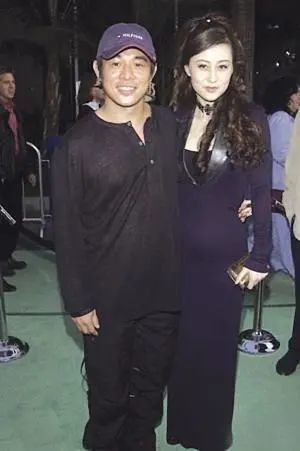 李连杰|李连杰将20亿财产交给利智控管，自称愧对前妻，网友：真是矫情