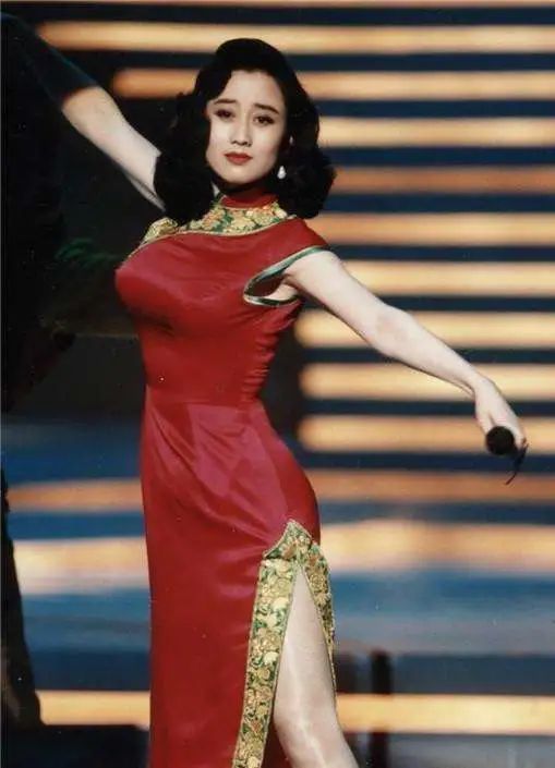 李连杰|李连杰将20亿财产交给利智控管，自称愧对前妻，网友：真是矫情