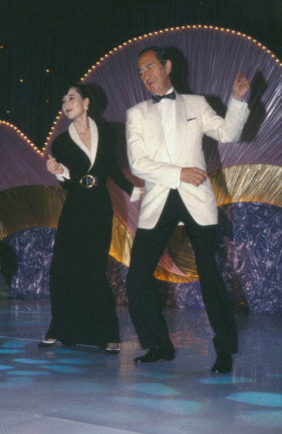 李连杰|李连杰将20亿财产交给利智控管，自称愧对前妻，网友：真是矫情