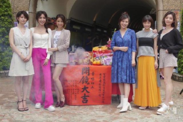 林心如|有颜任性！44岁林心如比小12岁女星更显嫩，合照被批不给他人修图