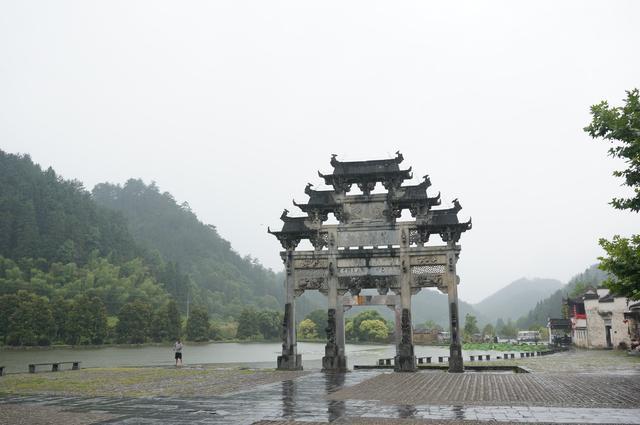 县令|城门上贴“缺字联”，县令悬赏300两求解，路过秀才一语道破