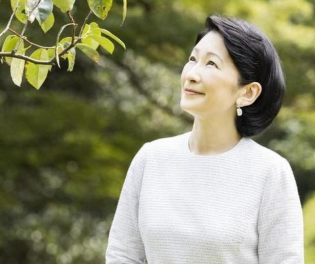 丈夫和儿子都是未来天皇,开心笑容藏不住了|纪子妃|秋筱宫妃纪子|日本