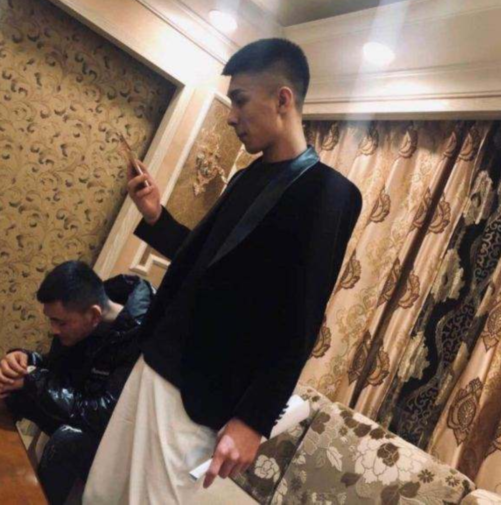 600多万粉的快手网红触电去世年仅22岁你觉得他很土却不知他的艰辛