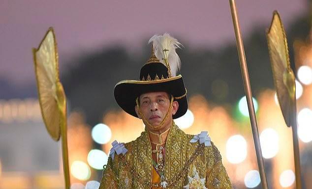 泰王总算想到要回国了!去苏黎世接王后一起,诗妮娜贵妃终究是妾