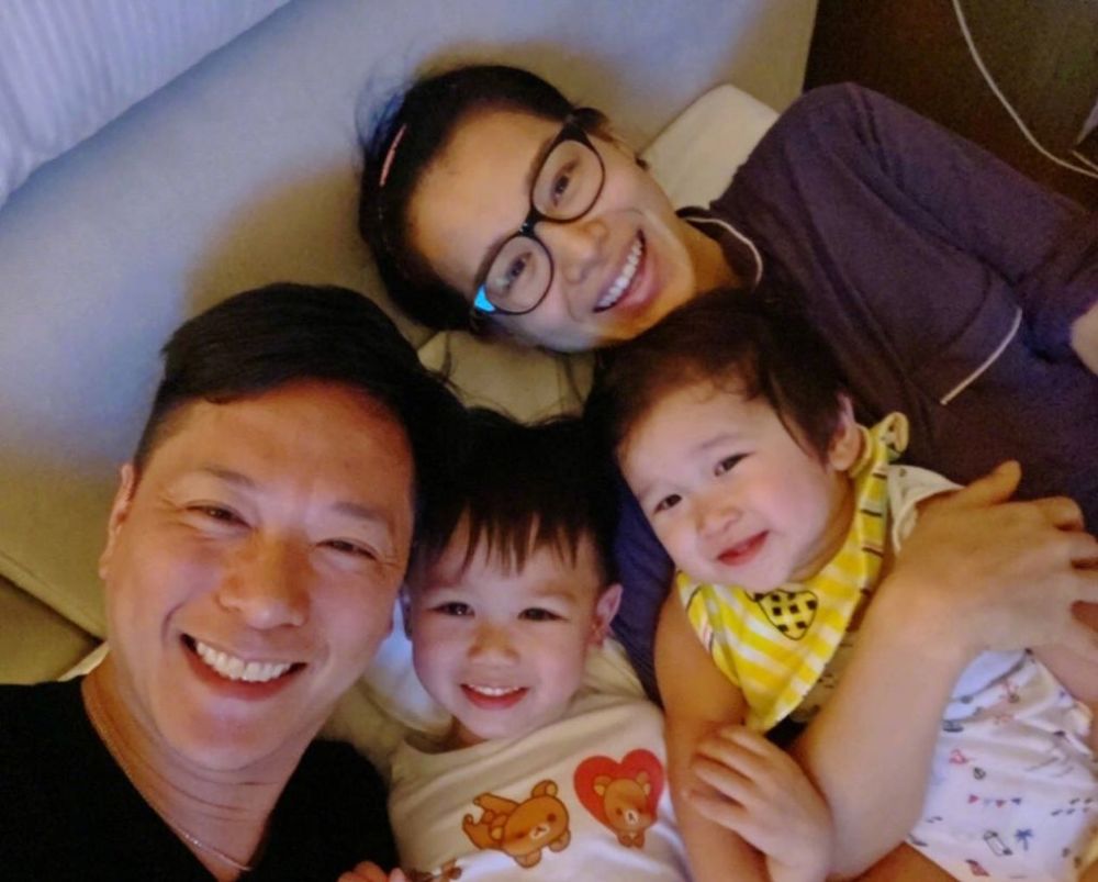 李奕霖|胡杏儿携小儿子单独出游，1岁李奕霖长相越发帅气，镜头感不输明星