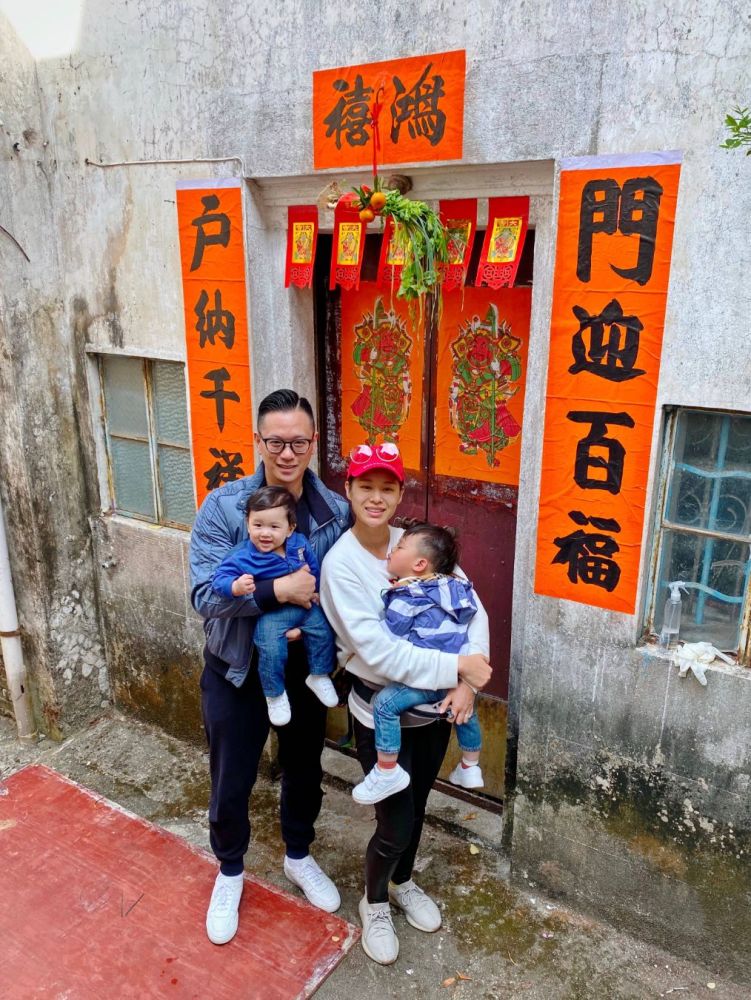 李奕霖|胡杏儿携小儿子单独出游，1岁李奕霖长相越发帅气，镜头感不输明星