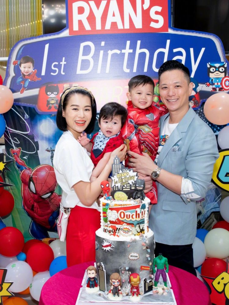 李奕霖|胡杏儿携小儿子单独出游，1岁李奕霖长相越发帅气，镜头感不输明星