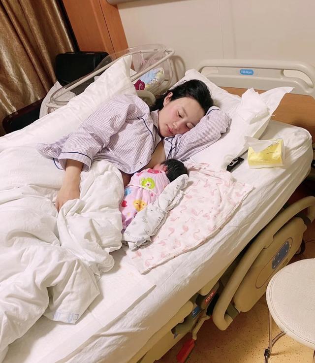 张纪中|69岁张纪中被曝再当爸！助理官宣女儿出生，前妻曾与他大打出手
