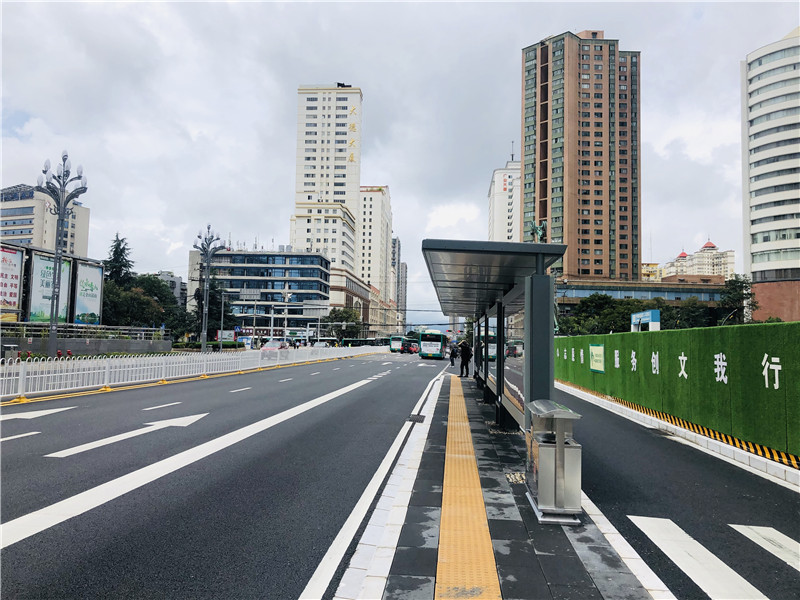 昆明部分新建公交站台启用路侧式公交站