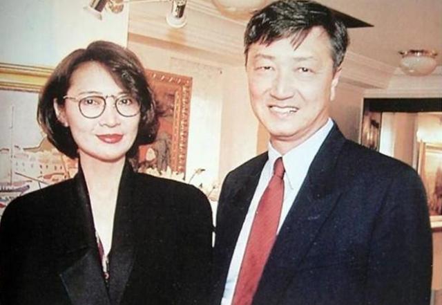 73岁萧芳芳露面,身材瘦弱头发花白,和秦祥林离婚后二婚很幸福