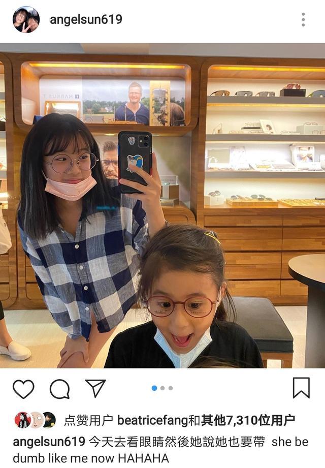 咘咘|梧桐妹晒咘咘试戴眼镜，文绉绉书生气十足，姐妹俩越来越像