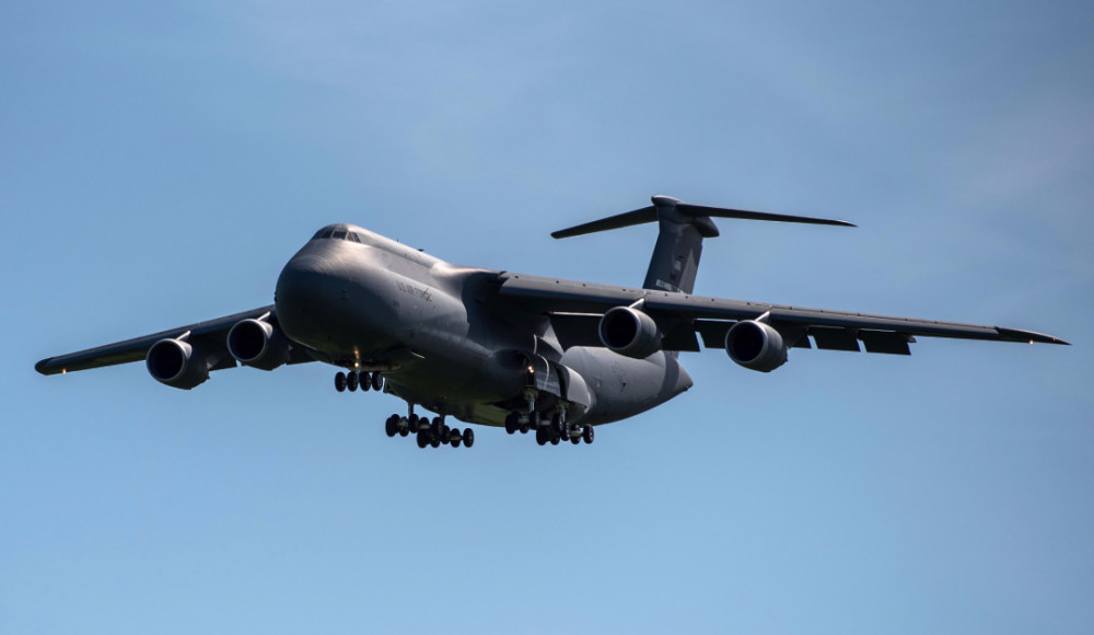 c-5银河运输机的推力有多大?200多吨的庞然大物快速起飞