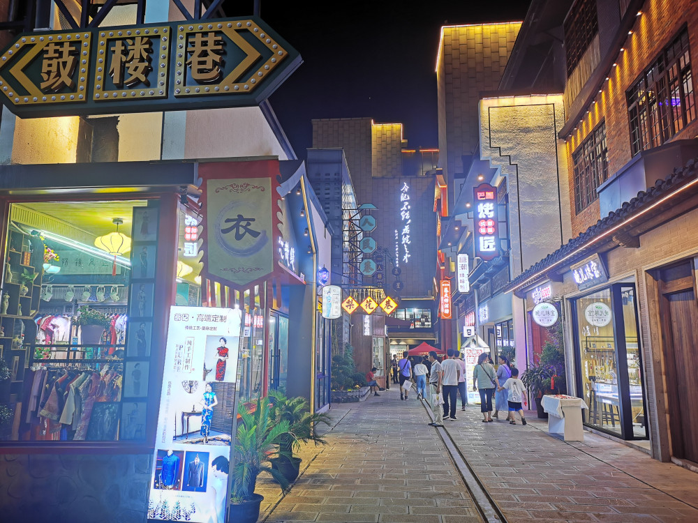 合肥有一条很文艺的巷子藏于繁华闹市之中名为雨巷又叫二人巷