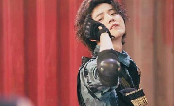 鹿晗|《在劫难逃》鹿晗接连两部剧的爆红，他从小白逆袭到演技派