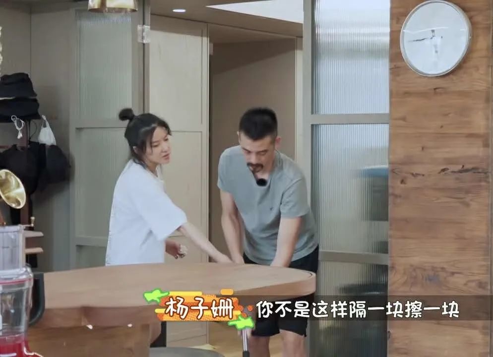杨子姗|都是和老公生气，杨子姗选择“冷暴力”，霍思燕的做法却让人佩服