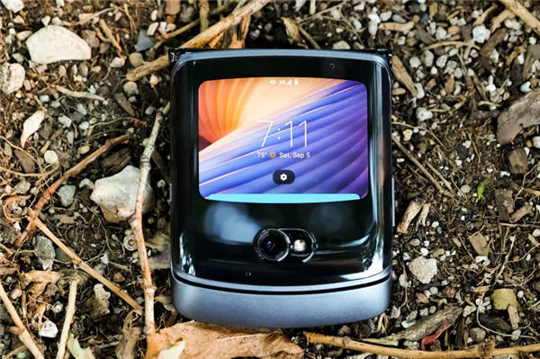 如何评价moto razr 5g?