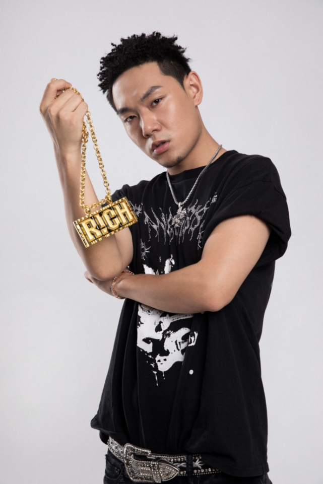 人间打桩机uglyz 《中国新说唱》东亚赛区冠军 最具潜力人气rapper