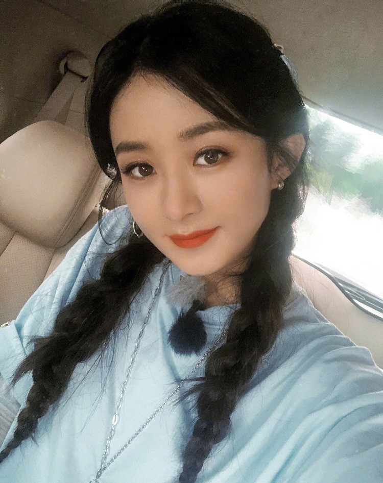 赵丽颖|赵丽颖晒18宫格自拍照，一身休闲装青春靓丽，说她20岁我都信