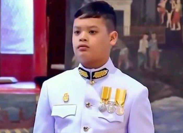 苏提达|泰王幼子照片曝光！没遗传“香肠嘴”基因，完美继承苏提达美貌