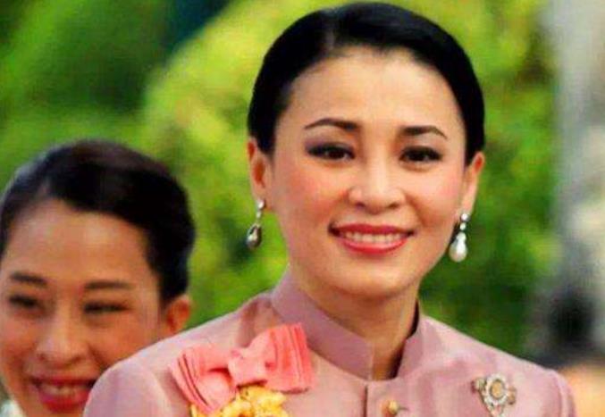 苏提达|泰王幼子照片曝光！没遗传“香肠嘴”基因，完美继承苏提达美貌