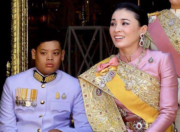 苏提达|泰王幼子照片曝光！没遗传“香肠嘴”基因，完美继承苏提达美貌