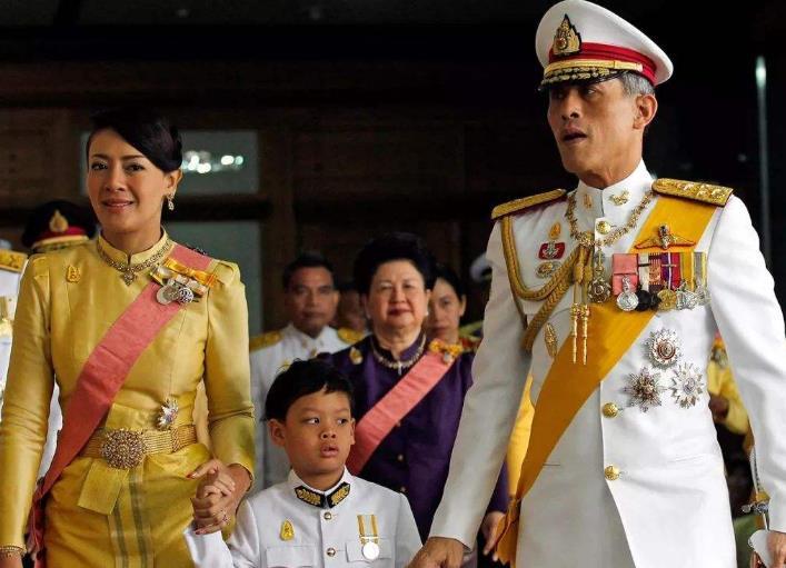 苏提达|泰王幼子照片曝光！没遗传“香肠嘴”基因，完美继承苏提达美貌
