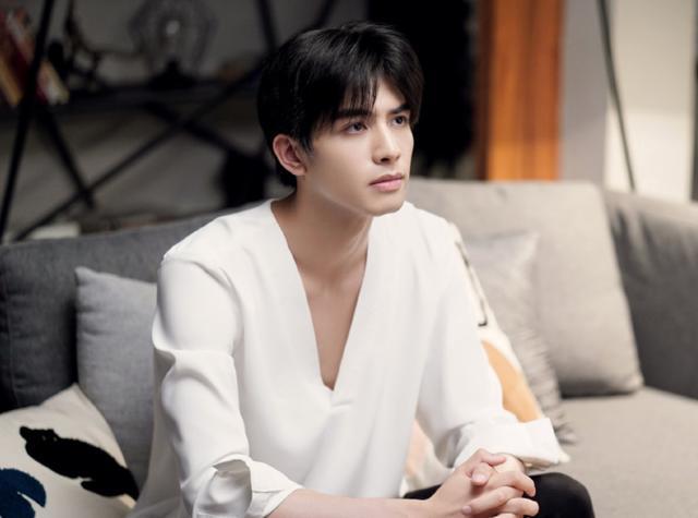 宋威龙|宋威龙被曝私联粉丝，听其督促发图营业，对方还帮他谈代言