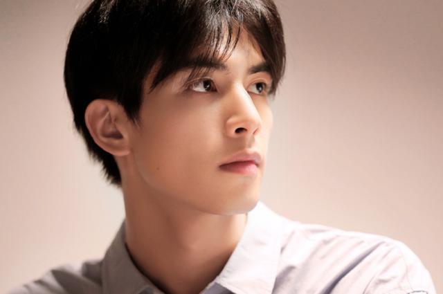 宋威龙|宋威龙被曝私联粉丝，听其督促发图营业，对方还帮他谈代言