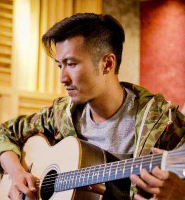 39岁谢霆锋即将步入中年挑战侧剃发型颜值回归23岁