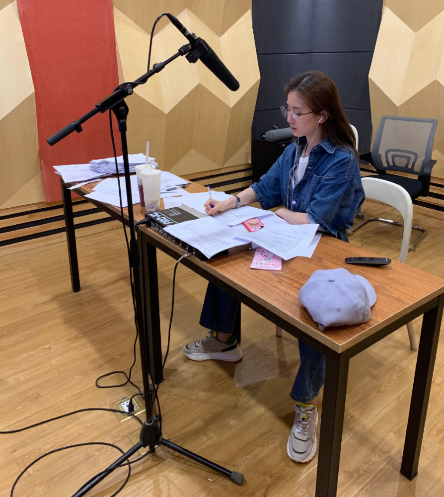 亲爱的自己停播两天工作室分享刘诗诗配音照这坐姿绝了