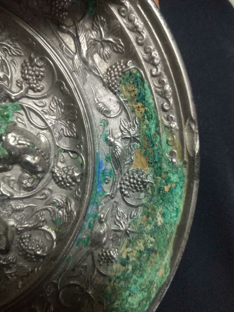 海兽葡萄镜|纹饰凝重精致，工艺繁缛考究，充满神秘色彩的唐代海兽葡萄镜