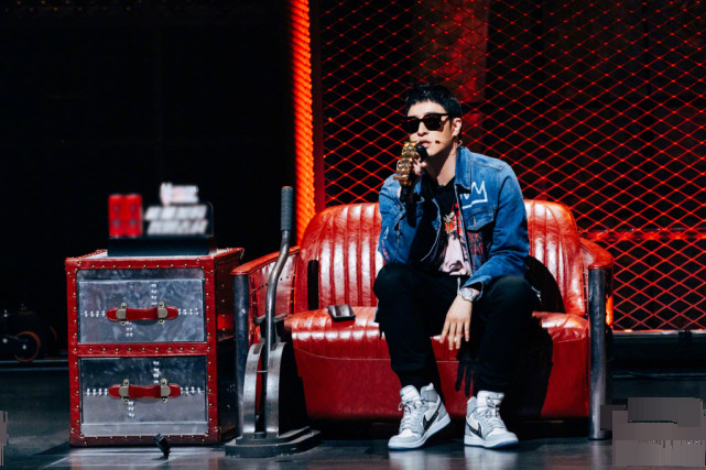 潘玮柏|潘玮柏新歌回应离婚传言，大骂网友：谣言八卦弥漫，盲目相信无知