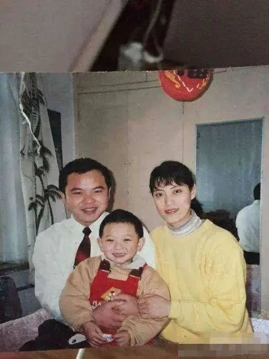 黄子韬|黄子韬父亲因病去世，年仅52岁：爸爸此生的愿望只希望你快乐