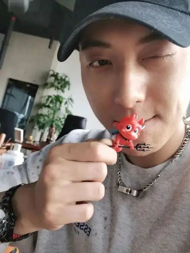 黄子韬|黄子韬父亲因病去世，年仅52岁：爸爸此生的愿望只希望你快乐