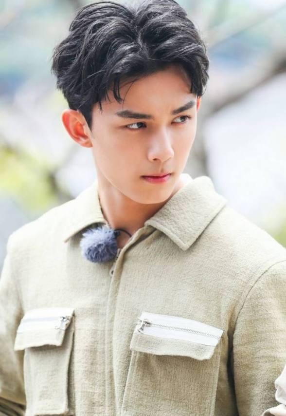 李现|男明星寸头可以有多撩？李现、易烊千玺、玄彬…行走的荷尔蒙！