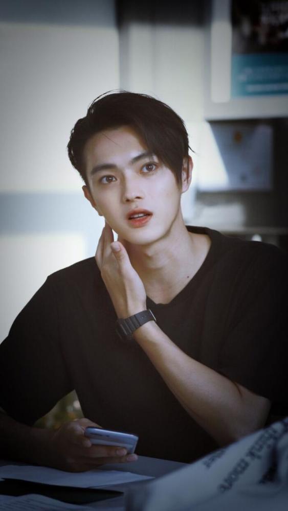 李现|男明星寸头可以有多撩？李现、易烊千玺、玄彬…行走的荷尔蒙！