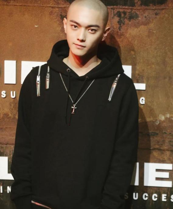 李现|男明星寸头可以有多撩？李现、易烊千玺、玄彬…行走的荷尔蒙！