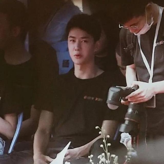 李现|男明星寸头可以有多撩？李现、易烊千玺、玄彬…行走的荷尔蒙！