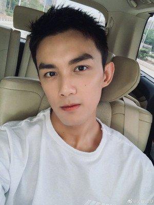 李现|男明星寸头可以有多撩？李现、易烊千玺、玄彬…行走的荷尔蒙！