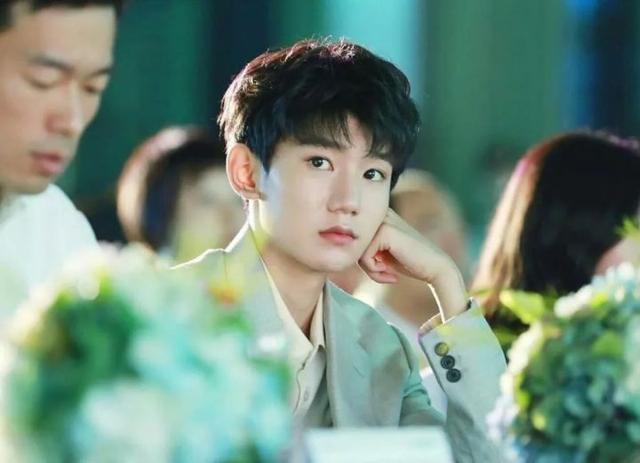 李现|男明星寸头可以有多撩？李现、易烊千玺、玄彬…行走的荷尔蒙！