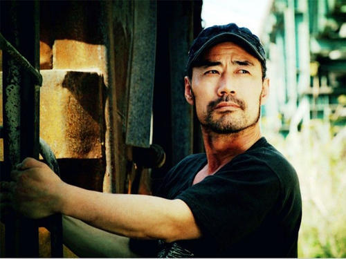 朱之文|从一夜成名到如今落魄，旭日阳刚王旭和朱之文相比，到底差在哪里？