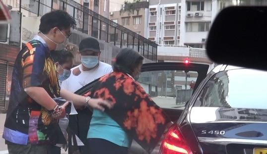 苏永康|胖若两人！知名歌手苏永康突然长胖认不出，陪妈妈吃饭做孝顺儿子