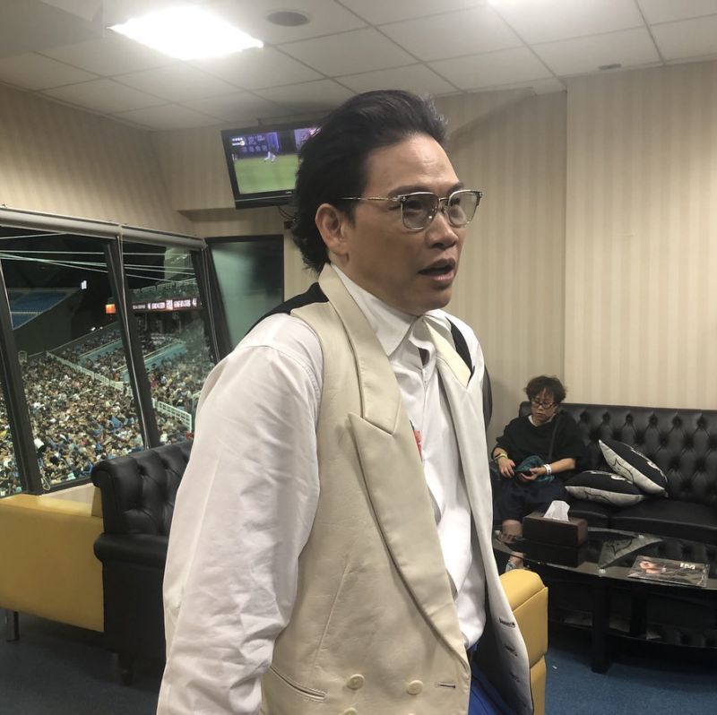 苏永康|胖若两人！知名歌手苏永康突然长胖认不出，陪妈妈吃饭做孝顺儿子