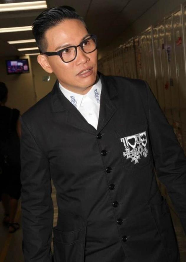 苏永康|胖若两人！知名歌手苏永康突然长胖认不出，陪妈妈吃饭做孝顺儿子