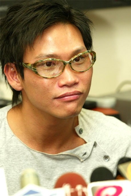 苏永康|胖若两人！知名歌手苏永康突然长胖认不出，陪妈妈吃饭做孝顺儿子