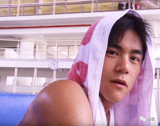 乔琪乔|劝某极品男星，别再演吃软饭的小白脸了！