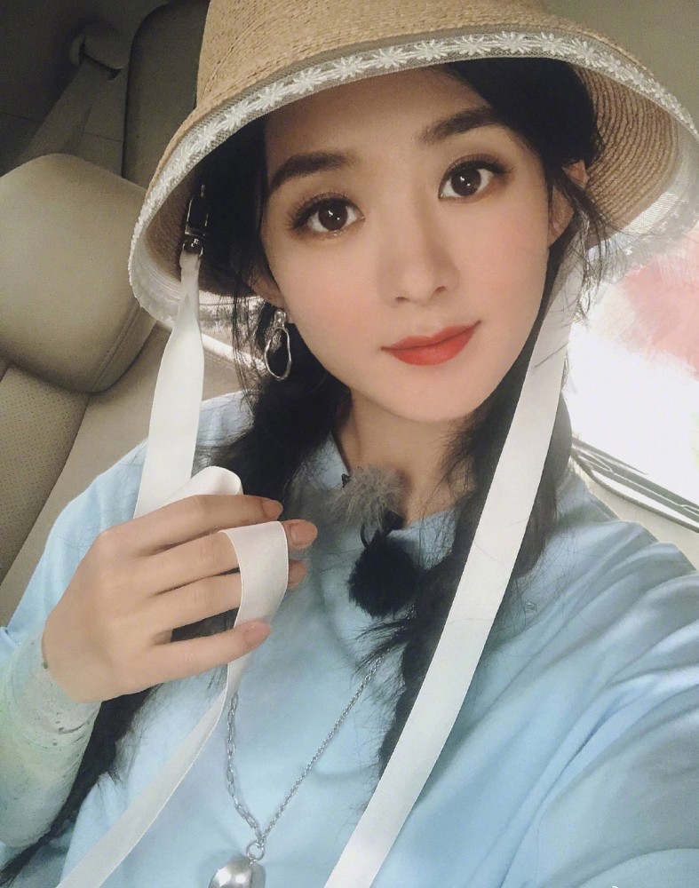 赵丽颖|赵丽颖罕见晒18宫格照，扎双马尾俏皮嘟嘴卖萌，玩泡泡机少女心泛滥